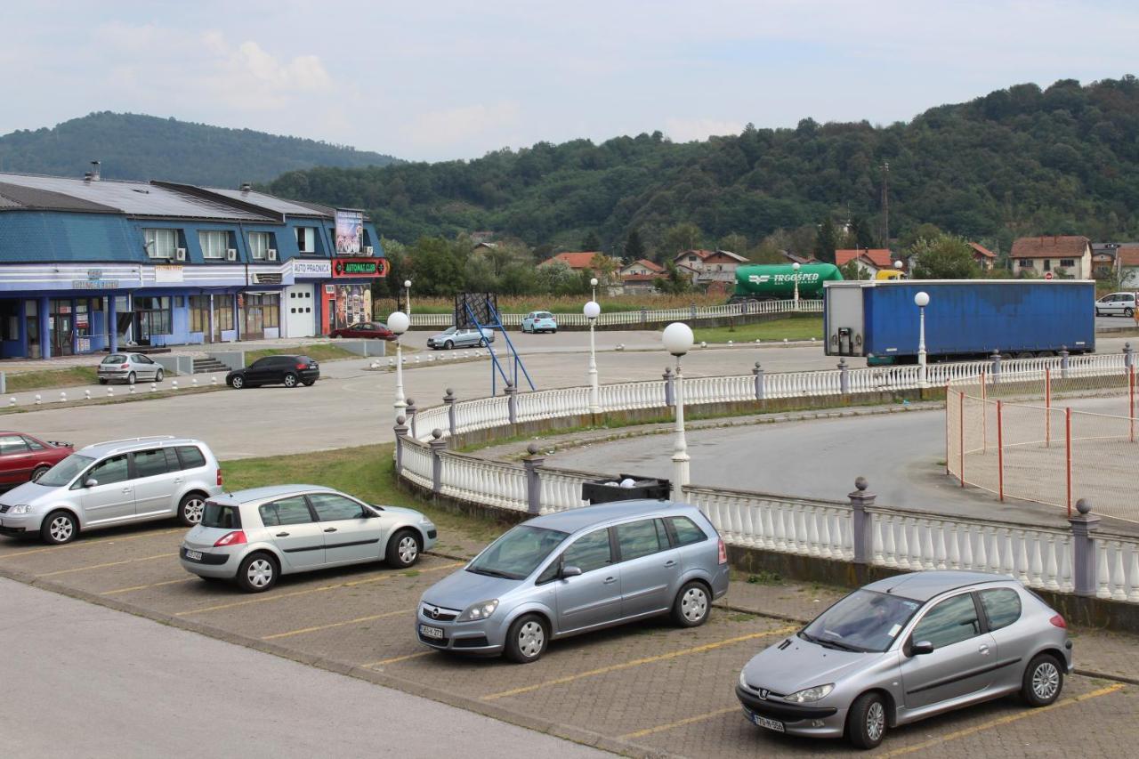 Studio Apartment Dzungla Doboj Buitenkant foto